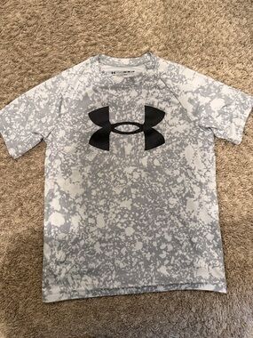 Under Armour White and Gray Splatter Performance Tee with Black Logo medium boys